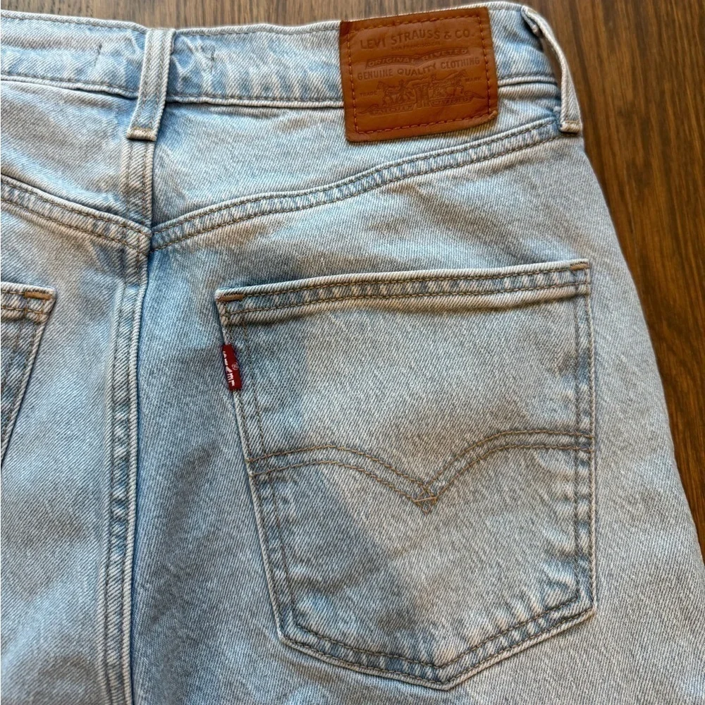 Levi's premium 70's High Slim Straight Jeans size 28 light blue F